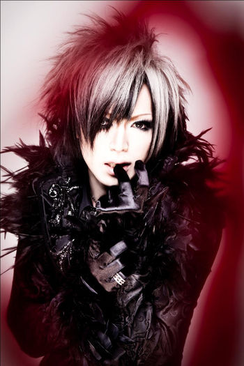 Yo-ka-diaura-29862485-886-1328