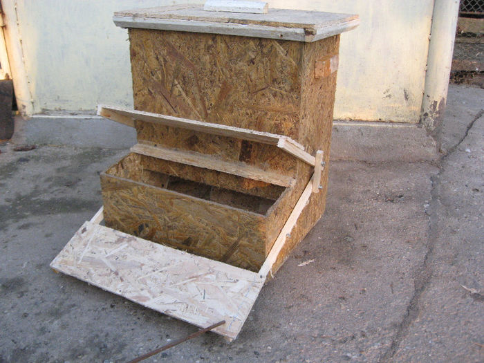 HRANITOR PENTRU GAINI DE VANZARE