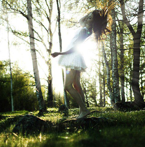 ; Mi-am luat privirea de la geam , acum sunt indiferent, nu mai vreau sa aud nimic,cred ca e suficient.
