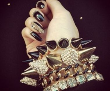 d74f80b3aadde956ff85990e4fd58277_thumb - xo_Modele unghii_xo