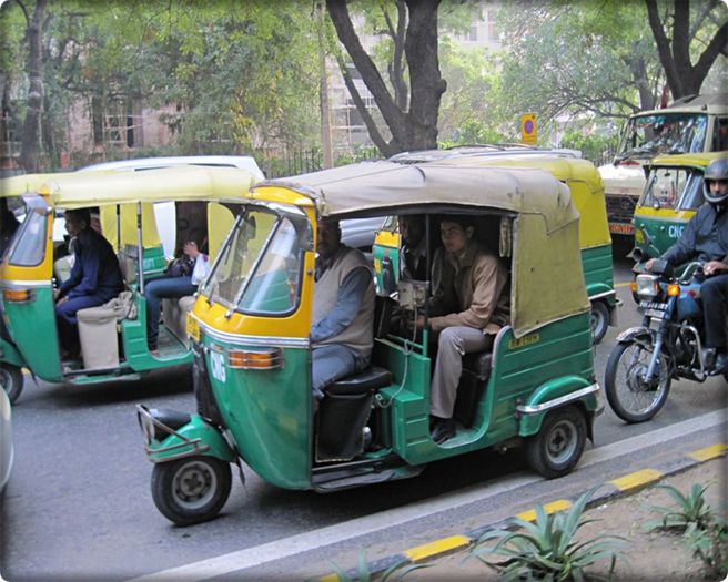 ● Tuk Tuk sau Rickshaw ●