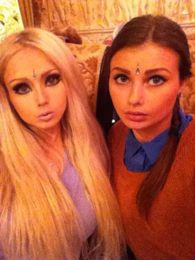 sora-valeriei-lukyanova-o-bruneta-draguta-si-atragatoare-nu-adopta-stilul-barbie_8