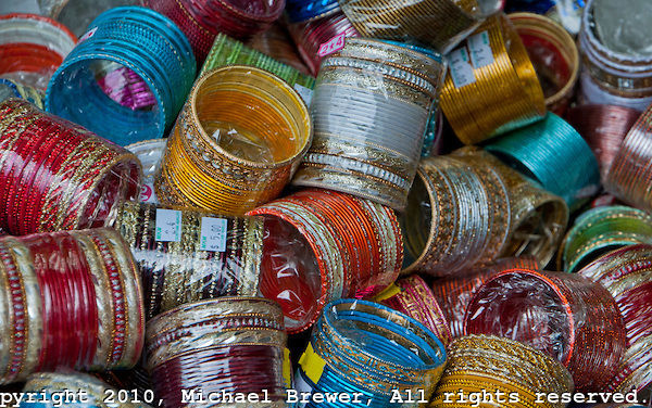 Colorful-Indian-wrist-bracelets-in-a-pile-at-a-shop-in-Little-India-in-Singapore - Bangles-bratari