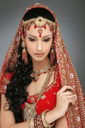 red indian wedding dress_3 - Rochia de mireasa