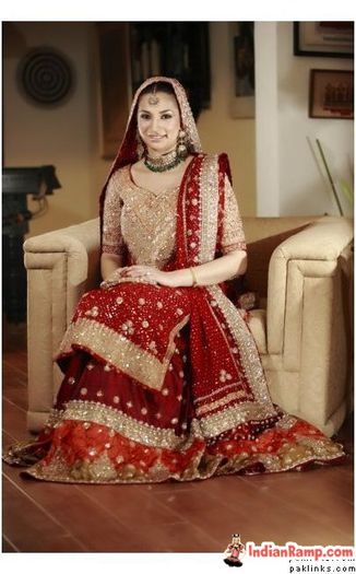 Indian-Women-Maroon-Bridal-Dress-Collection@IndianRamp.com_ - Rochia de mireasa