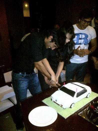 321069_584074374939488_1570768825_n