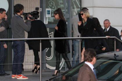 normal_MQ047E7 - Arriving at NRJ Radio Studios - Febrero 18