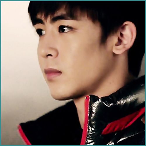 .; #Îi dă o sticlă de Wisky. Astea-s alea 2 minutee:-w :))