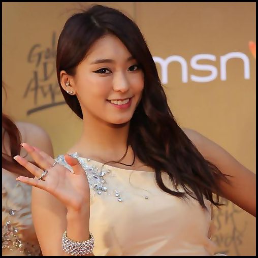 . Hyut,spune-i aluia ca merg sa pun filmul ..bye :-h.:))..|pleaca sus|