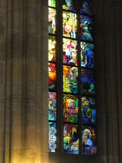 vitralii din catedrala - orasul cu 100 de turnuri-Praga vazut prin ochii mei