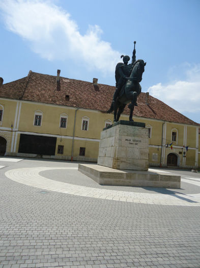 DSC01251 - Prin Alba Iulia - oras simbol