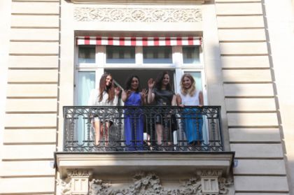  - At her balcony with Spring Breakers cast - Febrero 17
