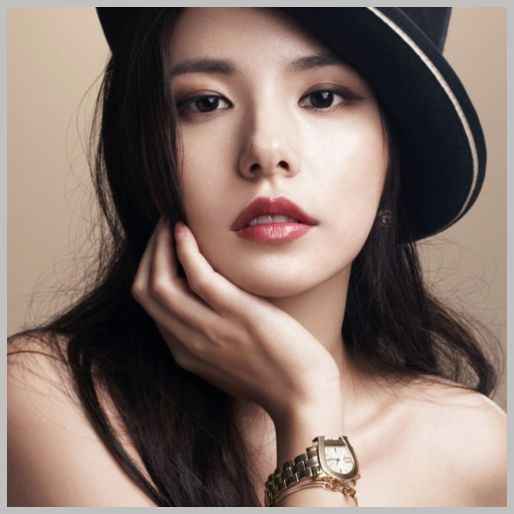 ;-. Ce faceti?:o3 Ki,iti e somn? De ce nu mergi sus?:)