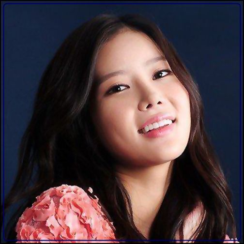 . 2 in 1..:)) |isi pune capul pe genunchi|