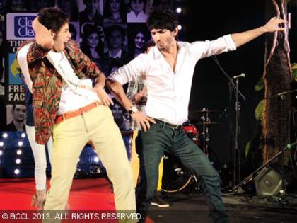 Siddhant-matches-moves-with-super-dancer-Sushant-at-the-Clean-Clear-Times-of-India-Fresh-Face-2012-f
