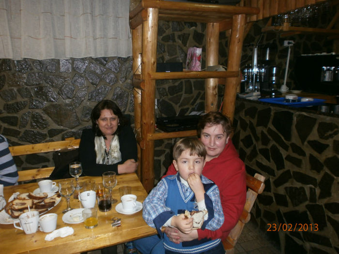 Sotiile noastre: Mirela, Georgiana si baiatul meu Mihnea - Galerie foto 2013
