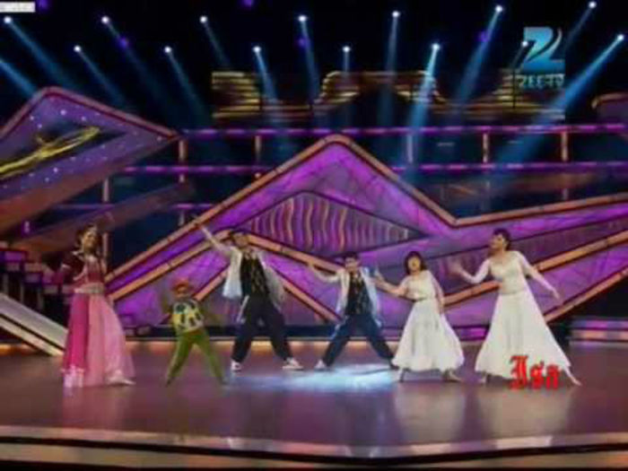 cU53WWptZXo1d2Mx_o_ankita-lokhande-rithvik-dhanjani-opening-group- - performance_Ankita _Sushant