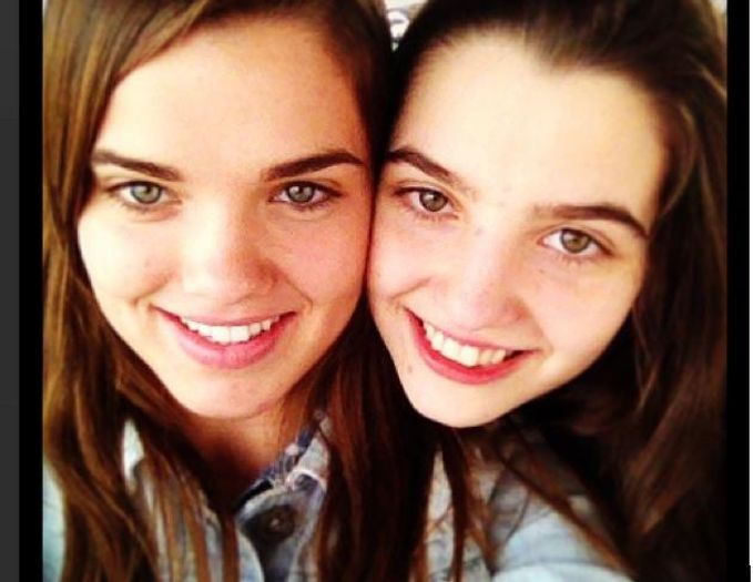 541747_136996379790414_62503809_n