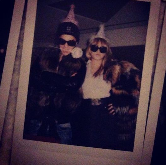 party - 2ne1 4