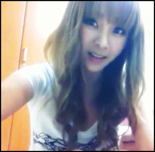 ~.~ Aruncatul cutitelor? :| Esti sigur ca nu e vorba de HyunA? :-s :)) Pff..:| - l - x - Episodul 14 - x - l