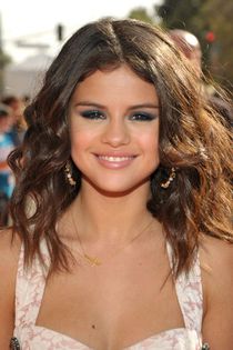 Selena+Gomez+Long+Hairstyles+Long+Wavy+Cut+sPU7UnpHsmxl - Selena Gomez Hairstyle