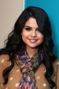 Selena+Gomez+Long+Hairstyles+Long+Curls+f3INkJr8kn5l - Selena Gomez Hairstyle