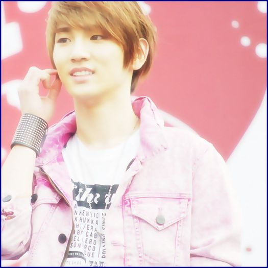 ;^ Mai si intrebi? :)) Numai lucruri bune a zis..:P*brb..totii..:))*