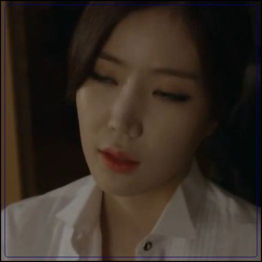 . |intra butonand telul| Hwa..spune..|tinand ochii in tel :))|