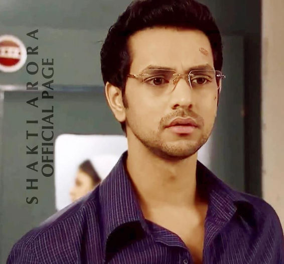 581281_483643061698124_698961457_n