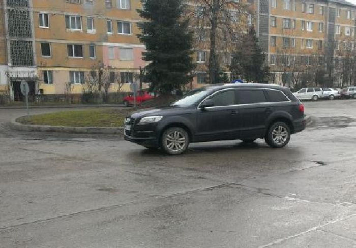 sens giratoriu=parcare pt. jjjjjmecheri