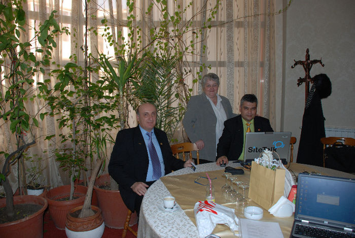 DSC_0915; John Brinzan (Tg.Jiu), Anisora Vasii (Timisoara) si dr. Alin Isac (Petrosani)
