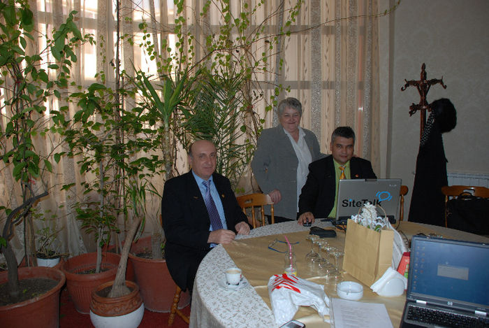 Prezentatori; John Brinzan Manager OPN (Tg.Jiu),Anisoara Vasii Manager OPN (Timisoara),Alin Cristian Isac Senior Director OPN  (Petrosani)
