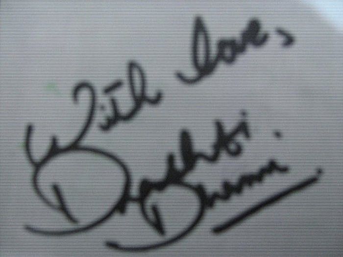 Drashti Dhami - Autografe-Autographs