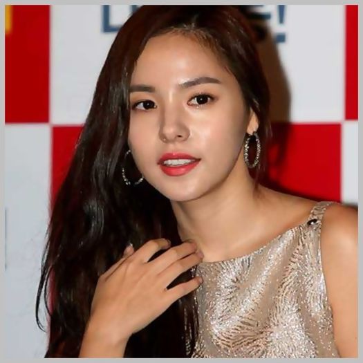;-. Oppa,ce uituc esti..l-ai uitat ieri cand ne-am intalnit :o3.