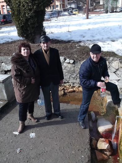 cu unchiul la izvorul de apa minerala