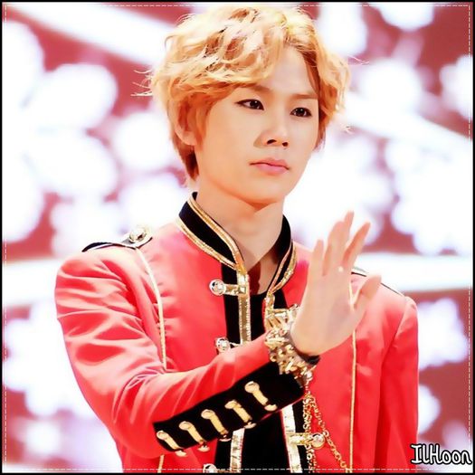 ♫ Hyuung,l-ai suparat pe Hoon..:( :)) Aham,heii..:).