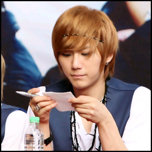 [(:] ..(citind) ..Ridica`ti bluza.. pana la bust... :-" .. - l - x - Episodul 16 - x - l