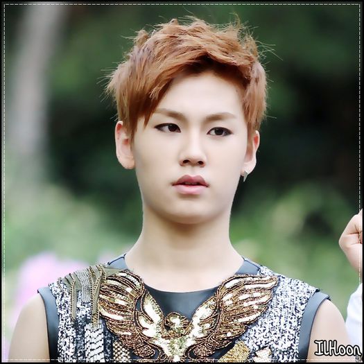 ♫ Ceee? o.O Pfoaii..-_- [butoneaza telul] Ahh..-_-.