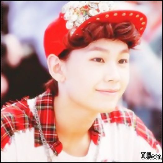 ♫ Mnoh,nu hyung e urgenta..:)) Trebuie sa fac cevaa..-_-[merge la ea;o saruta].