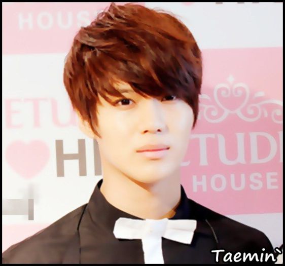 x. Șii..;;)*taie tortul;pune în farfurii* Spune-mi cum ți se pare..:o3 x. Șii..;;)*taie tortul;pune în farfurii* Spune-mi cum ți se pare..:o3