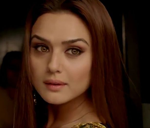 Bol Na Halke Halke - Jhoom Barabar Jhoom (2007) _HD_ _BluRay_ Music Videos_(720p).mp4_000031680 - Preity Zinta 06