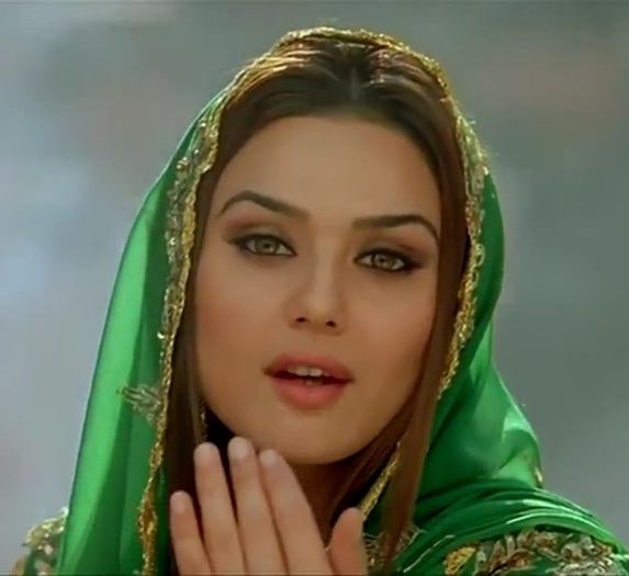 Bol Na Halke Halke - Jhoom Barabar Jhoom (2007) _HD_ _BluRay_ Music Videos_(720p).mp4_000051440 - Preity Zinta 06
