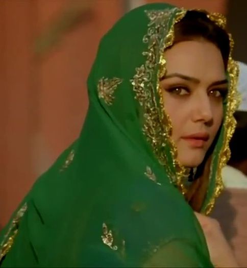 Bol Na Halke Halke - Jhoom Barabar Jhoom (2007) _HD_ _BluRay_ Music Videos_(720p).mp4_000084960 - Preity Zinta 06