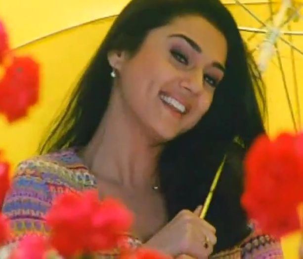 Diwana Hai Yeh Man - Chori Chori Chupke Chupke (2001) _HD_ _BluRay_ Music Videos_(720p).mp4_00013444