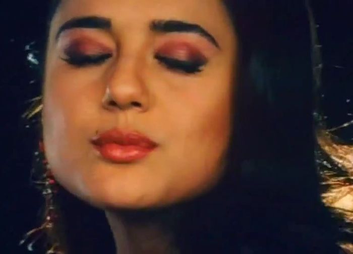Diwani Diwani - Chori Chori Chupke Chupke (2001) _HD_ _BluRay_ Music Videos_(720p).mp4_000058320