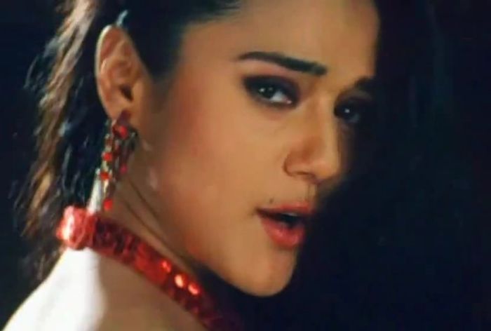 Diwani Diwani - Chori Chori Chupke Chupke (2001) _HD_ _BluRay_ Music Videos_(720p).mp4_000059640