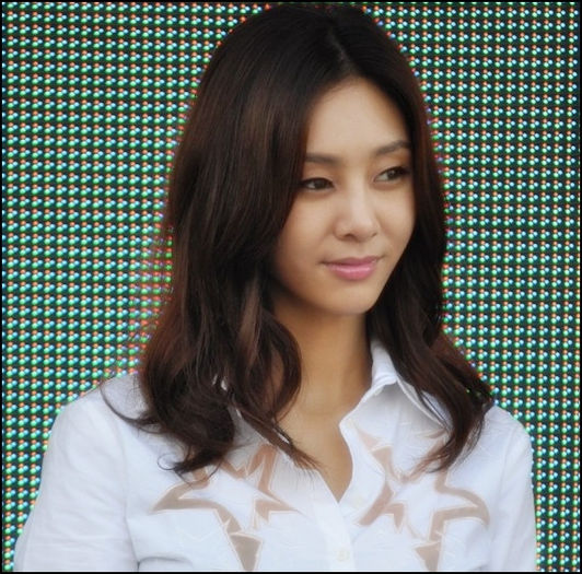 ~.~ Noapte buna :P Dar eu de ce sa-ti raman datoare? :)) Vina cade pe Hyun :))