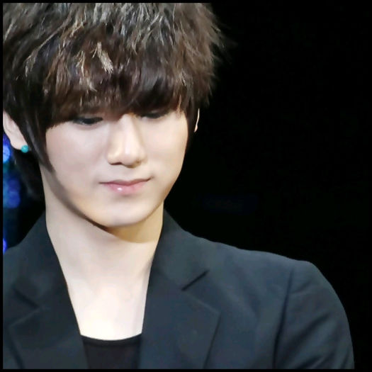 [(:] ..I`am spus.. si nu intelege. 8-| ..ma alearga tot CUBE`ul.. intreb`o pe Gin.. sau Hoon.. :))