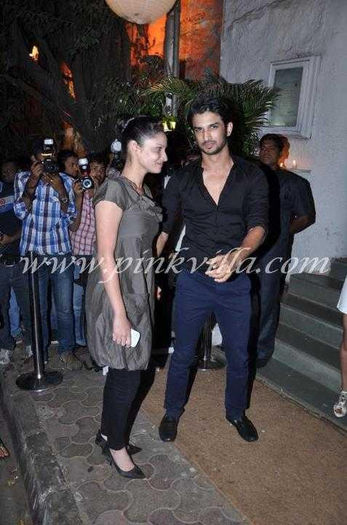 599057_527786613910169_1572132043_n