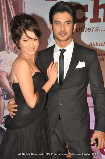 58881_524214337600730_158152672_n - 1-Ankita si Sushant poze inafara filmului